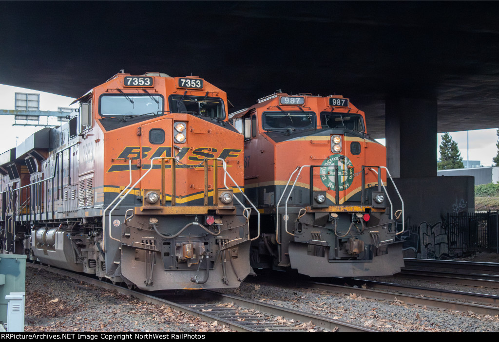 BNSF 7353 + 987
